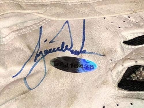 Използвани / Износени Ръкавици За голф с автограф на Тайгър Уудс, Горна Палуба, Аутентифицированные UDA L@@K - Ръкавици за голф С Автограф